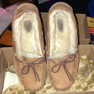 Ugg Dakota chestnut shearling lined slippers